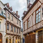 Apartment Le Refuge / Pied-a-terre Pragmatique