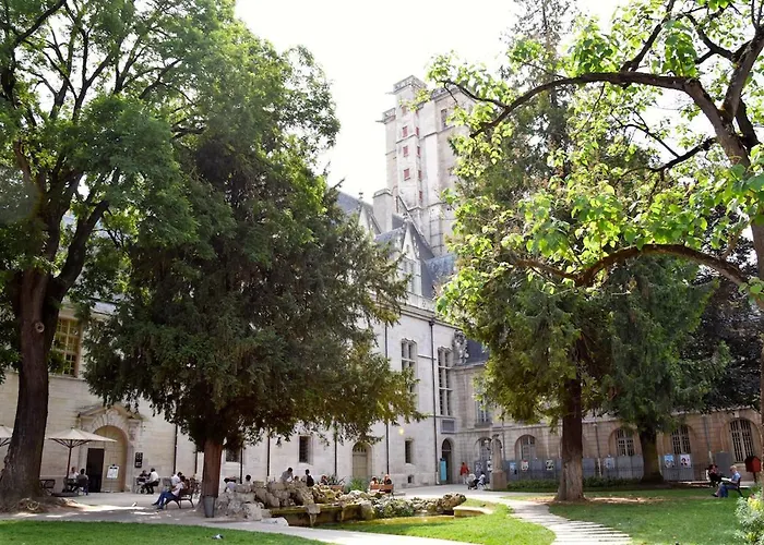 Le Refuge / Pied-à-terre Pragmatique * Digione